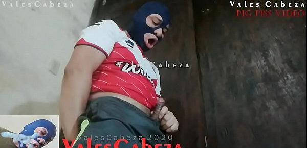  ValesCabeza362 CERDOOO!!! PiG PiSS ViDEO soccer shorts video Cerdo Orinando